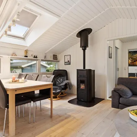 2 Bedroom Gorgeous In V Hébergement de vacances