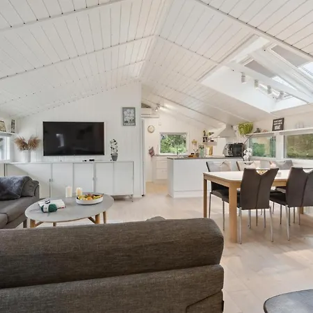 2 Bedroom Gorgeous In V Hébergement de vacances *